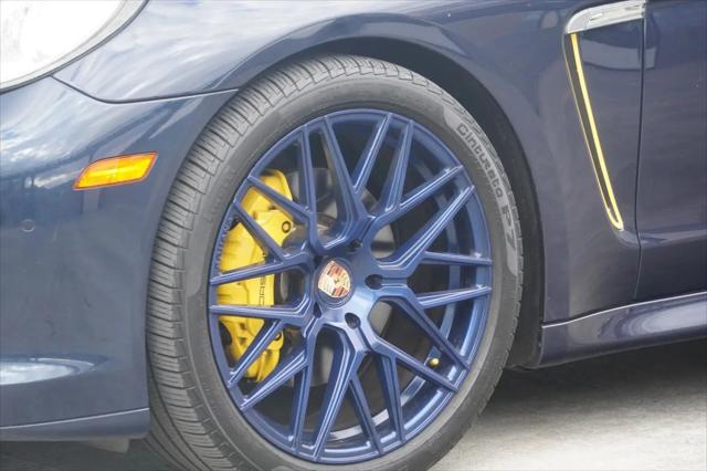 2011 Porsche Panamera 2
