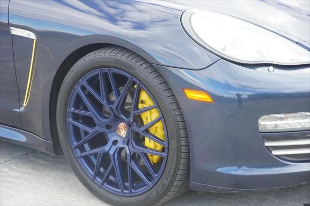 2011 Porsche Panamera 2