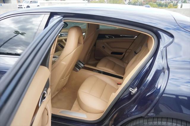 2011 Porsche Panamera 2