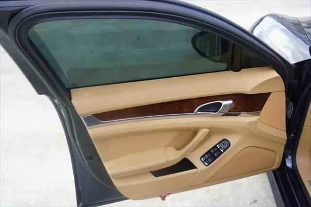 2011 Porsche Panamera 2