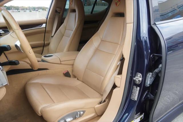 2011 Porsche Panamera 2