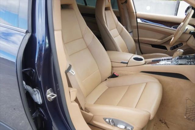 2011 Porsche Panamera 2