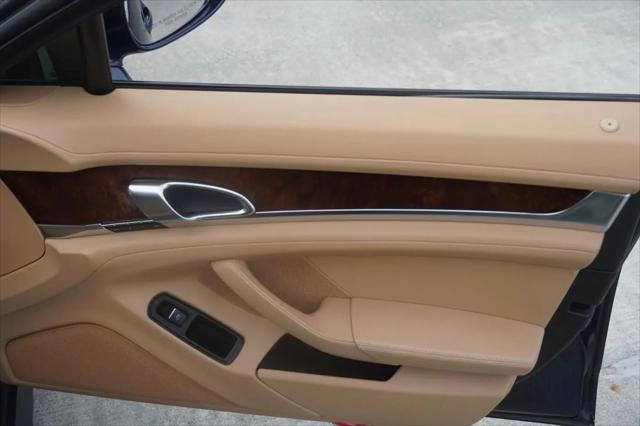 2011 Porsche Panamera 2
