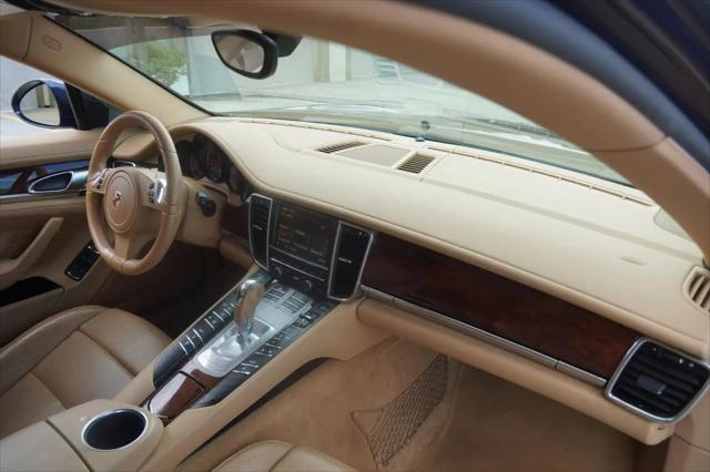2011 Porsche Panamera 2