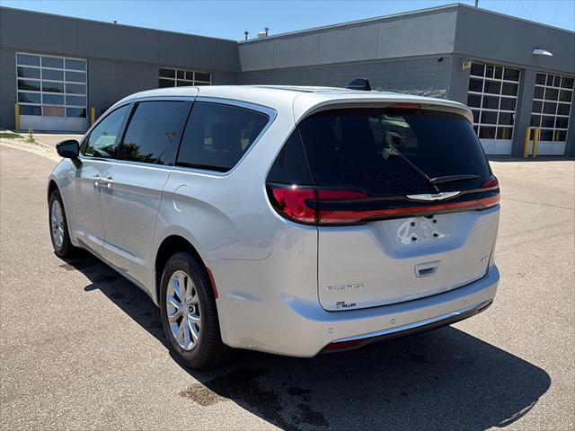 2026 Chrysler Pacifica Select AWD