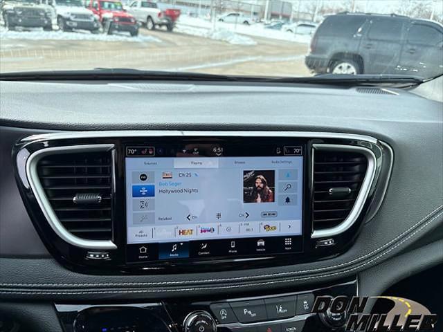 2026 Chrysler Pacifica Select AWD