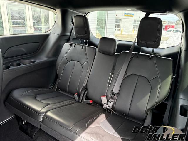 2026 Chrysler Pacifica Select AWD