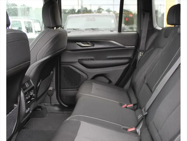 2025 Jeep Grand Cherokee Laredo X 4x2