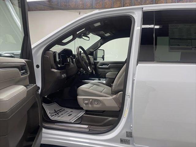 2026 GMC Sierra 2500HD Crew Cab, Standard Bed, SLT, 4WD