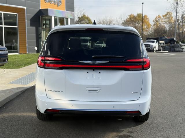 2026 Chrysler Pacifica PACIFICA SELECT AWD