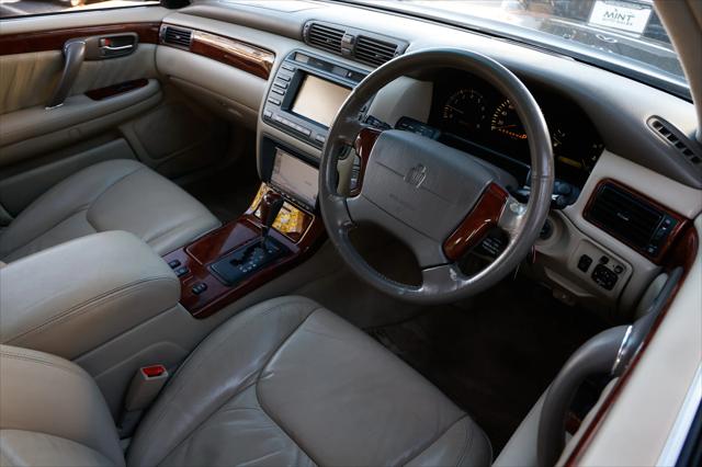 2000 Toyota Crown Majesta RHD