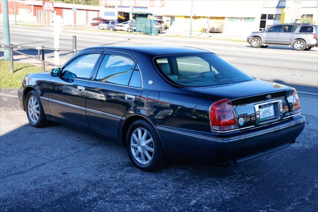 2000 Toyota Crown Majesta RHD