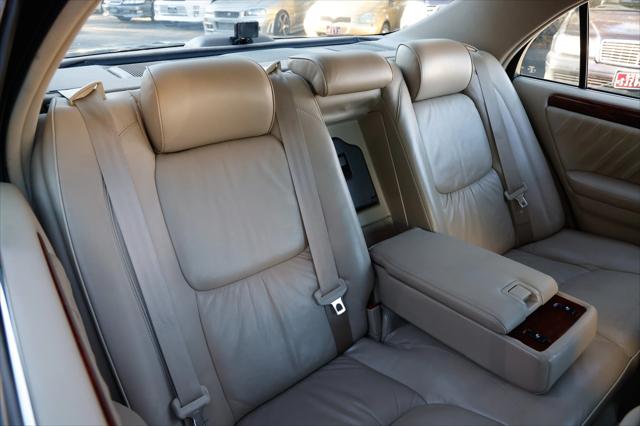 2000 Toyota Crown Majesta RHD