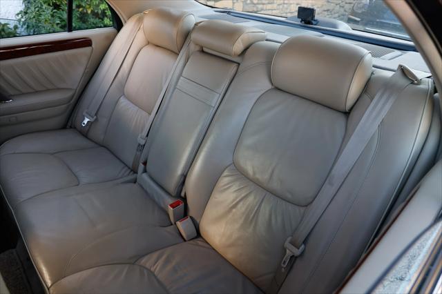 2000 Toyota Crown Majesta RHD