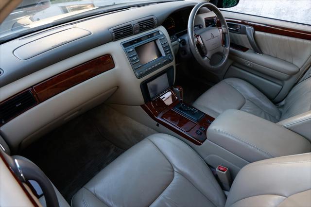 2000 Toyota Crown Majesta RHD