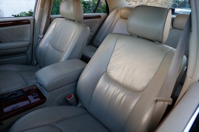 2000 Toyota Crown Majesta RHD