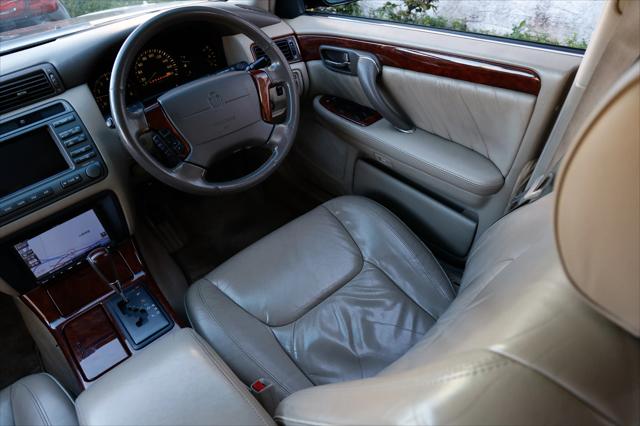 2000 Toyota Crown Majesta RHD