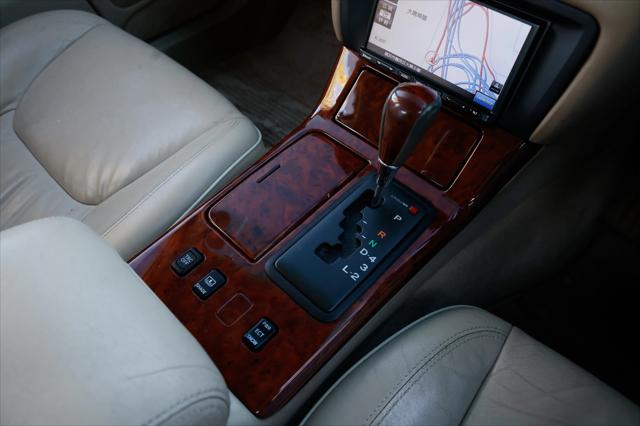 2000 Toyota Crown Majesta RHD