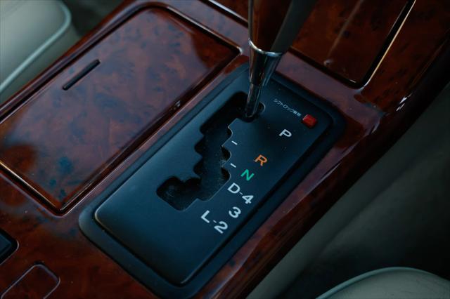 2000 Toyota Crown Majesta RHD
