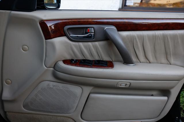 2000 Toyota Crown Majesta RHD