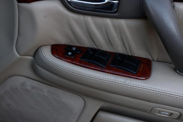 2000 Toyota Crown Majesta RHD