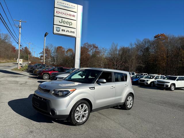2015 Kia Soul + 2015 Kia Soul +