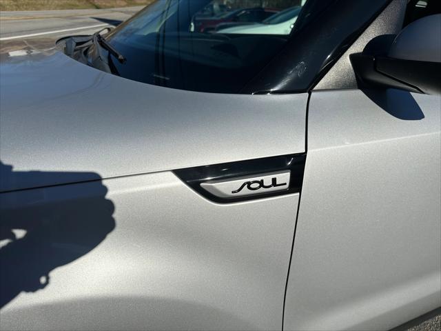 2015 Kia Soul + 2015 Kia Soul +