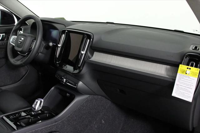2026 Volvo XC40 Ultra, B5 AWD Gas (mild hybrid), Dark