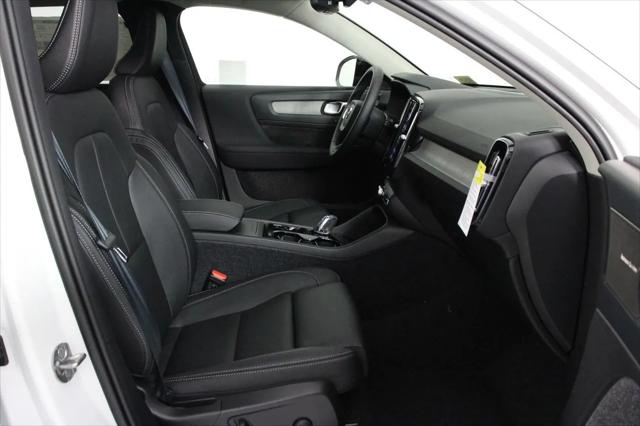 2026 Volvo XC40 Ultra, B5 AWD Gas (mild hybrid), Dark