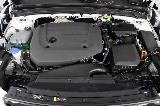 2026 Volvo XC40 Ultra, B5 AWD Gas (mild hybrid), Dark