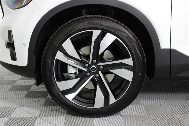 2026 Volvo XC40 Ultra, B5 AWD Gas (mild hybrid), Dark