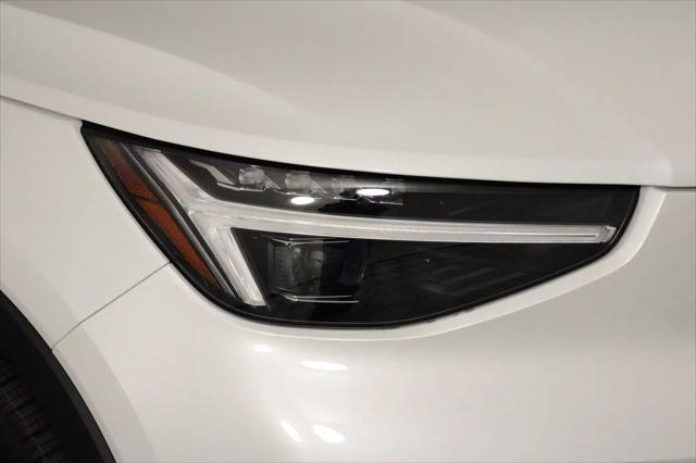 2026 Volvo XC40 Ultra, B5 AWD Gas (mild hybrid), Dark