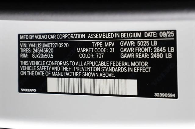 2026 Volvo XC40 Ultra, B5 AWD Gas (mild hybrid), Dark