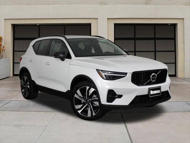 2026 Volvo XC40 Ultra, B5 AWD Gas (mild hybrid), Dark