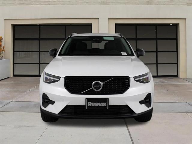 2026 Volvo XC40 Ultra, B5 AWD Gas (mild hybrid), Dark