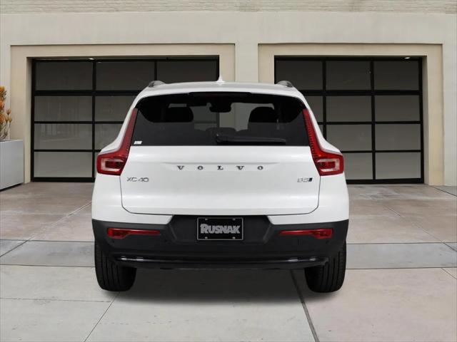 2026 Volvo XC40 Ultra, B5 AWD Gas (mild hybrid), Dark