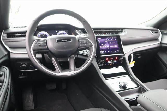 2025 Jeep Grand Cherokee GRAND CHEROKEE LAREDO 4X2