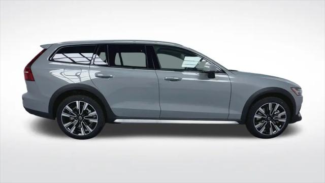 2026 Volvo V60 Cross Country Ultra, B5 AWD Gas (mild hybrid)