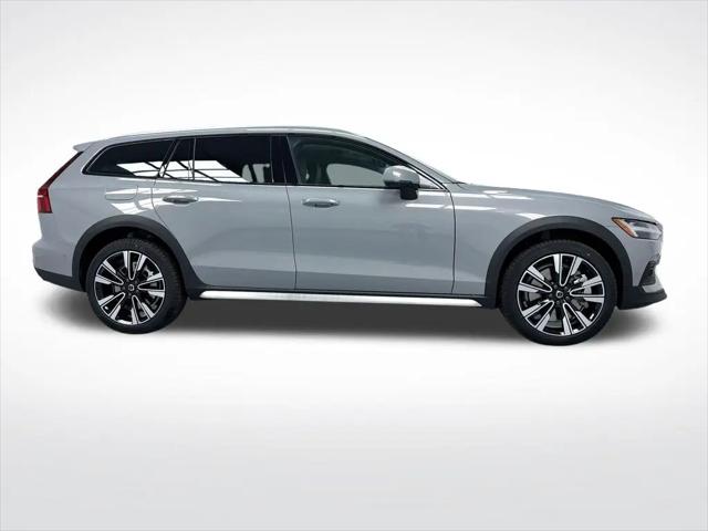 2026 Volvo V60 Cross Country Ultra, B5 AWD Gas (mild hybrid)