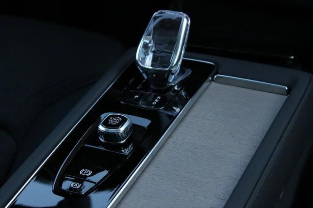 2026 Volvo XC90 Plug-In Hybrid Plus, T8 AWD, Electric/Gasoline, Bright, 7 Seats