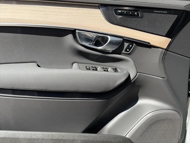 2026 Volvo XC90 Plug-In Hybrid Plus, T8 AWD, Electric/Gasoline, Bright, 7 Seats