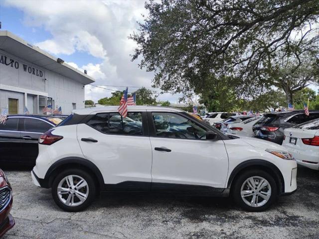2022 Nissan Kicks S Xtronic CVT