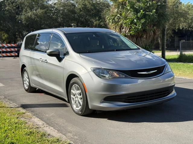 2017 Chrysler Pacifica LX for sale in Miami, FL