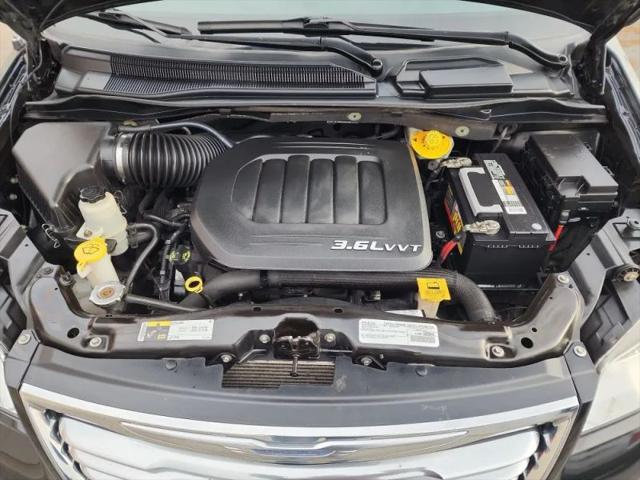 2016 Chrysler Town & Country Touring