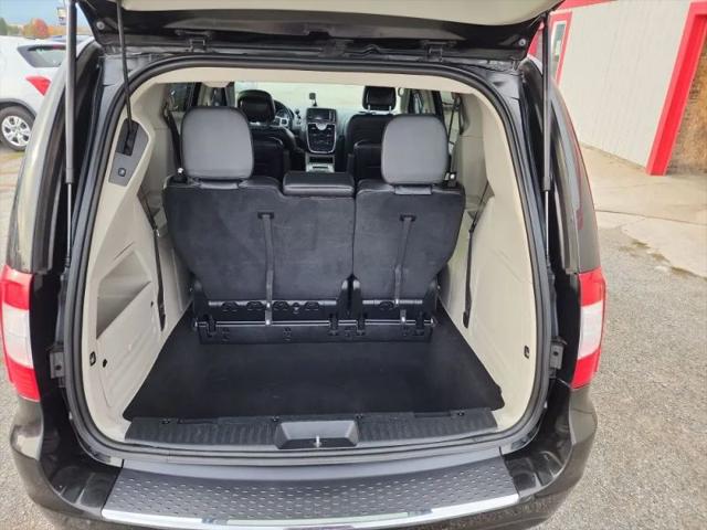 2016 Chrysler Town & Country Touring