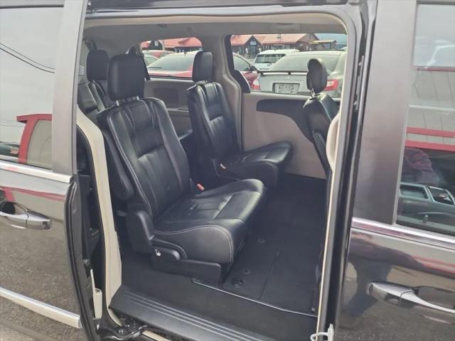 2016 Chrysler Town & Country Touring