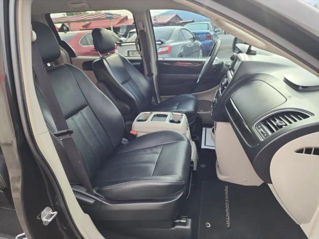 2016 Chrysler Town & Country Touring