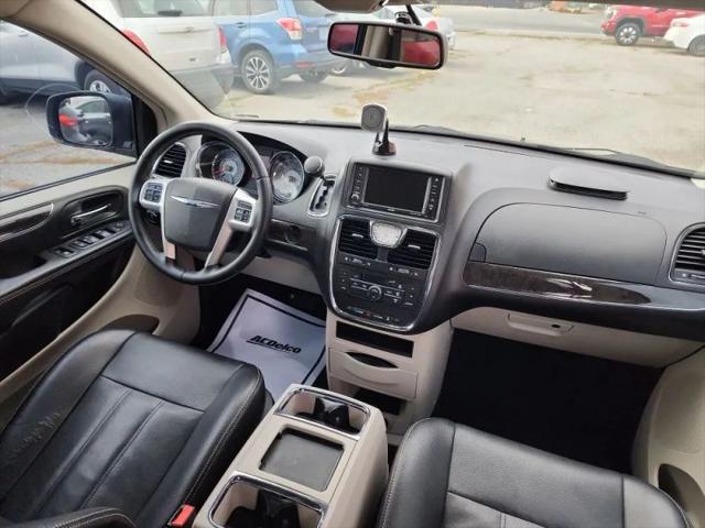 2016 Chrysler Town & Country Touring