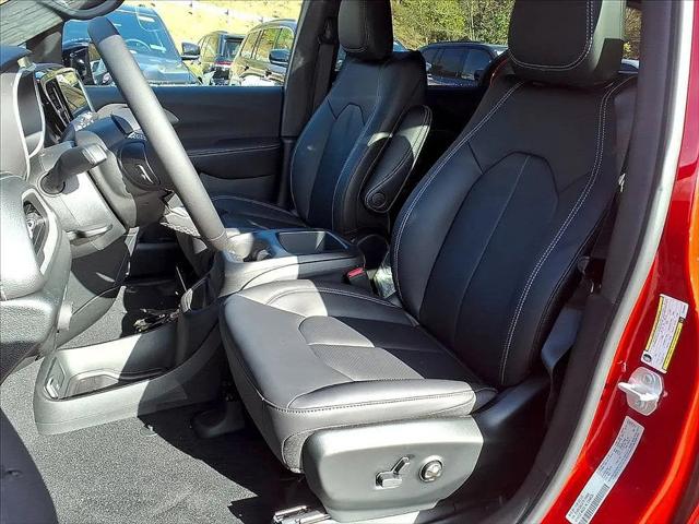 2026 Chrysler Pacifica Select AWD
