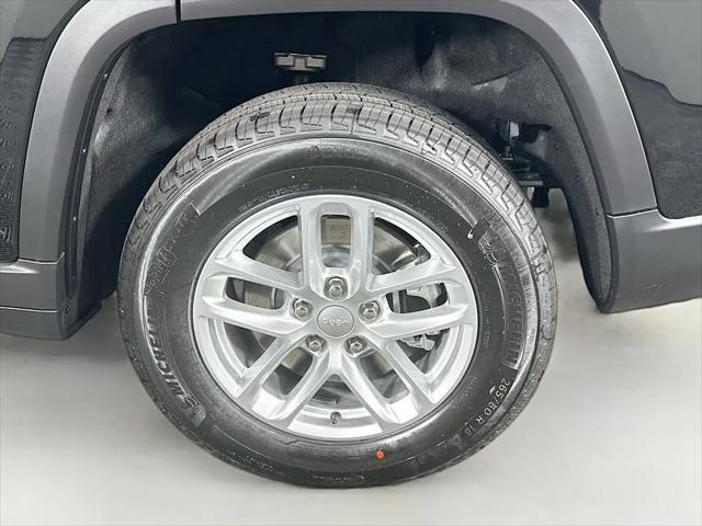 2025 Jeep Grand Cherokee L Laredo X 4x2